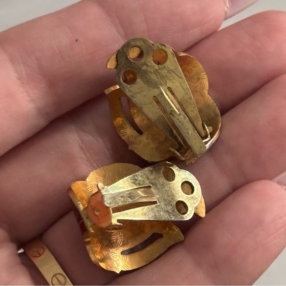 Cloisonné vintage red enamel gold tone clip on earrings - Picture 5 of 6